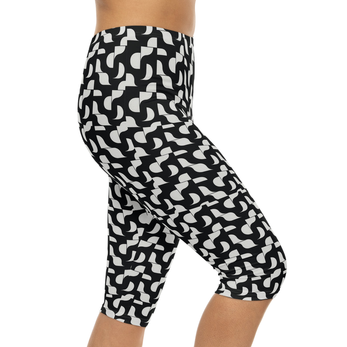 Black White Geometric Pattern Capri Leggings | Retro Tile Print