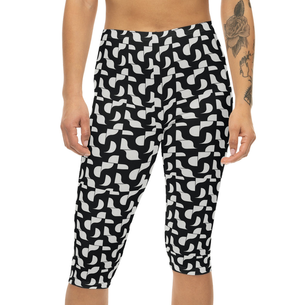 Black White Geometric Pattern Capri Leggings | Retro Tile Print