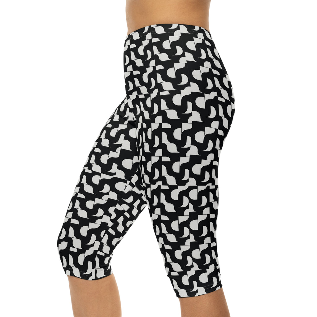 Black White Geometric Pattern Capri Leggings | Retro Tile Print