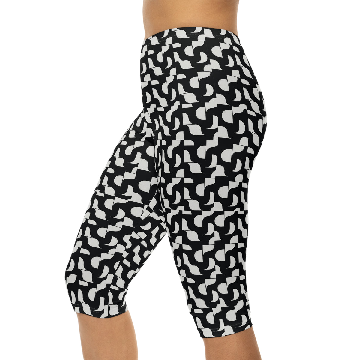 Black White Geometric Pattern Capri Leggings | Retro Tile Print