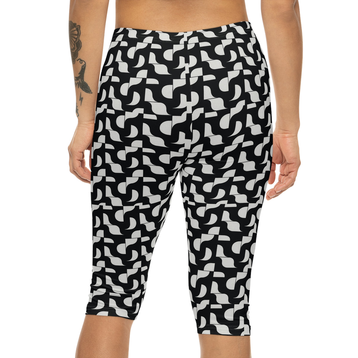 Black White Geometric Pattern Capri Leggings | Retro Tile Print